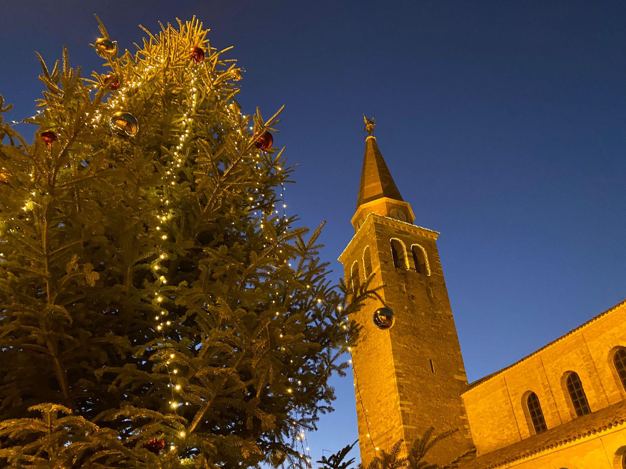 Immagine per Natale di luci a Grado, il campanile si accende sull'Isola d'oro
